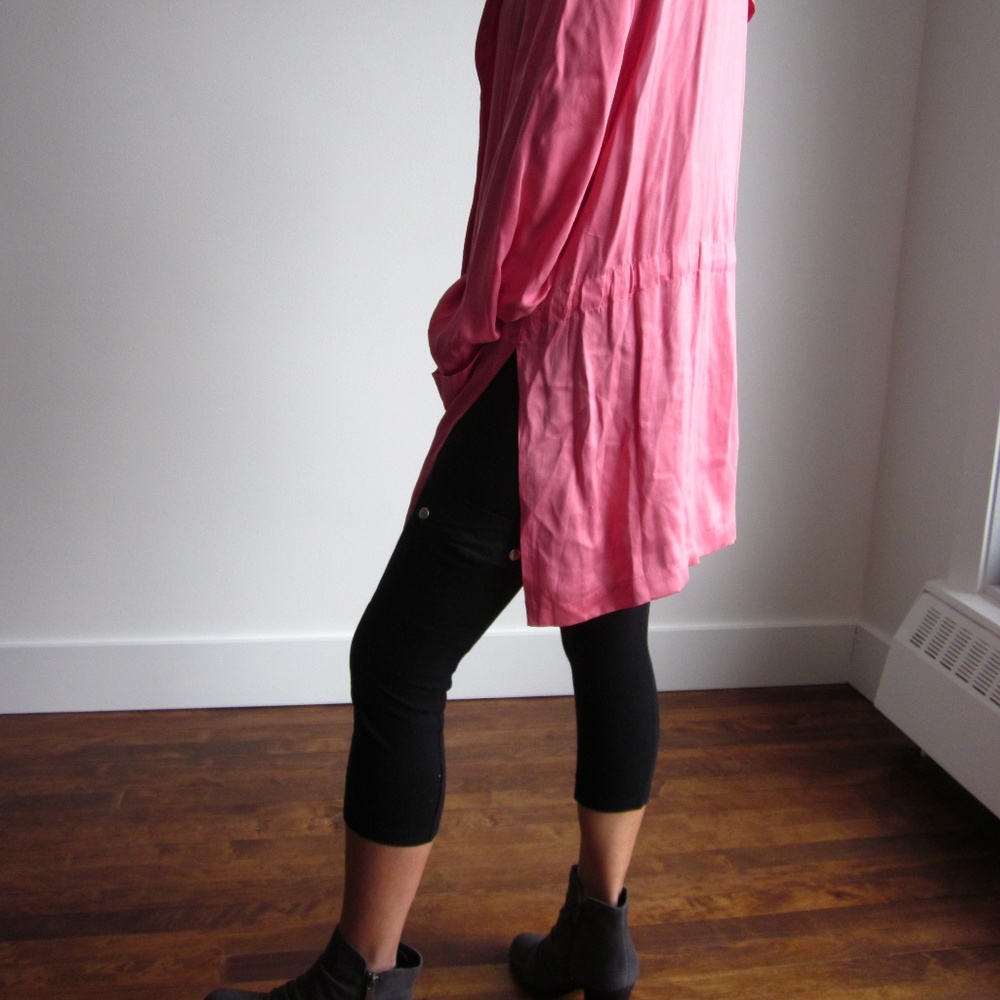 *5/$25* HUE - 3/4 Black Leggings